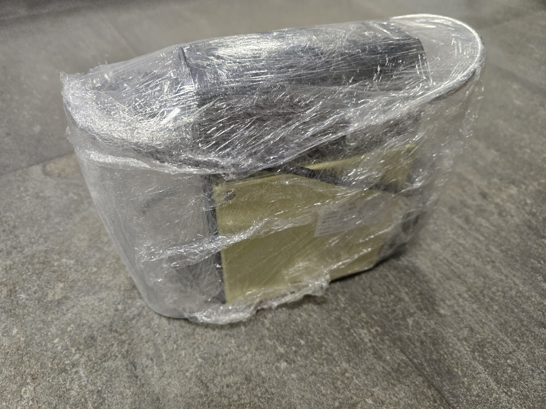 Hi-fi věž, počítač, rotoped, zrcadlo, mixer, klávesy, Nespresso