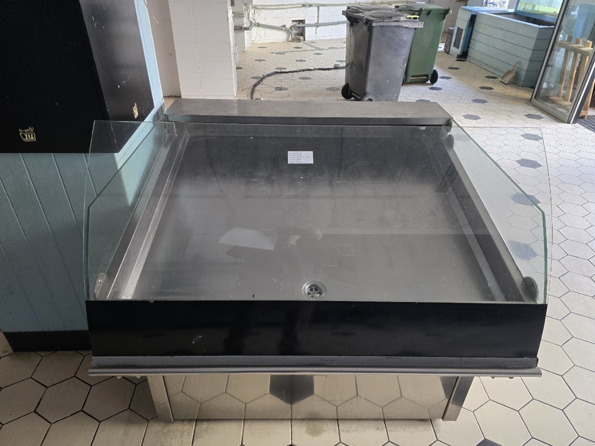 Nerezová chladící vana, výčepní stojan, sklenice